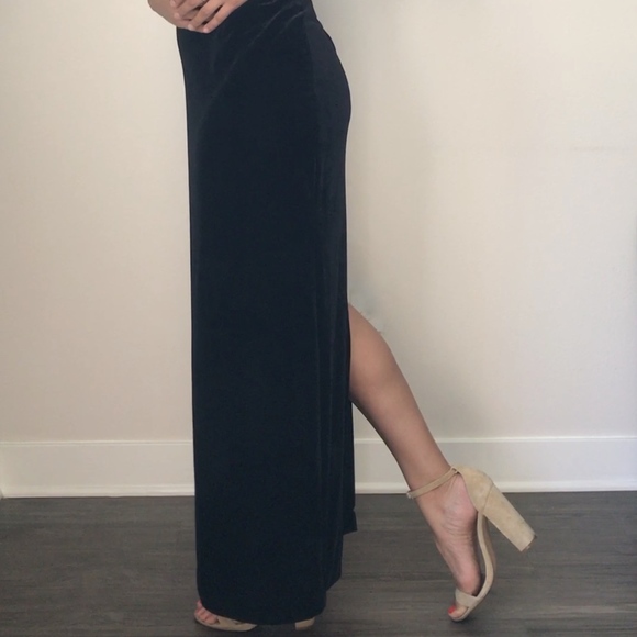 Vintage Black Velvet Dress Made in USA Circa 1980s - Picture 2 of 4